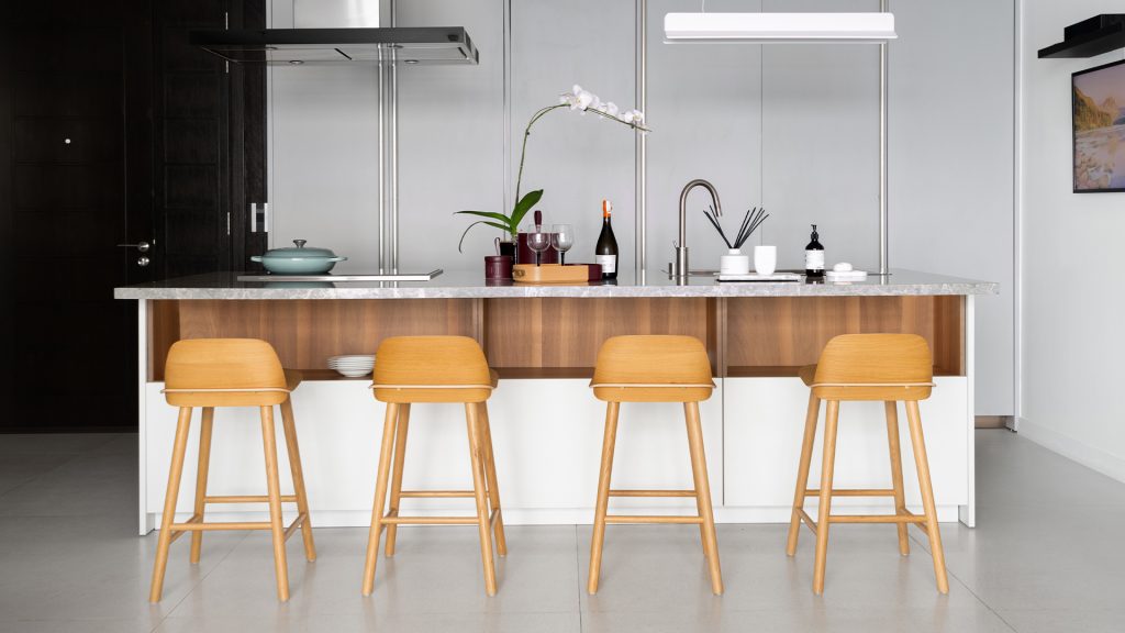 Copertina Makati City (XILA & HIDE)